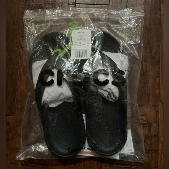 BRAND NEW crocs flip flops - Picture 3 of 5